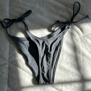 SKIMS tie Side Bikini Bottom in Gunmetal Size XS